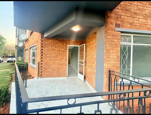 1 BEDROOM APARTMENT FOR SALE IN VANDERBIJLPARK CE 1